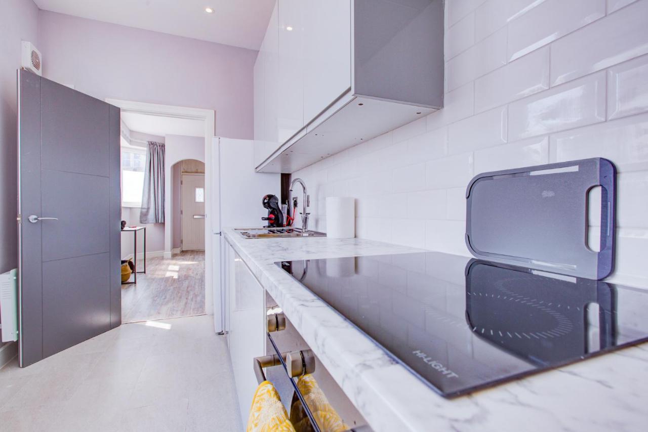 Spacious And Modern 1 Bed 1 Bath Apartment In The Heart Of Истбурн Экстерьер фото