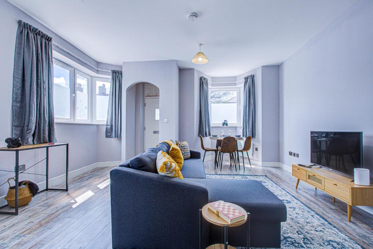 Spacious And Modern 1 Bed 1 Bath Apartment In The Heart Of Истбурн Экстерьер фото