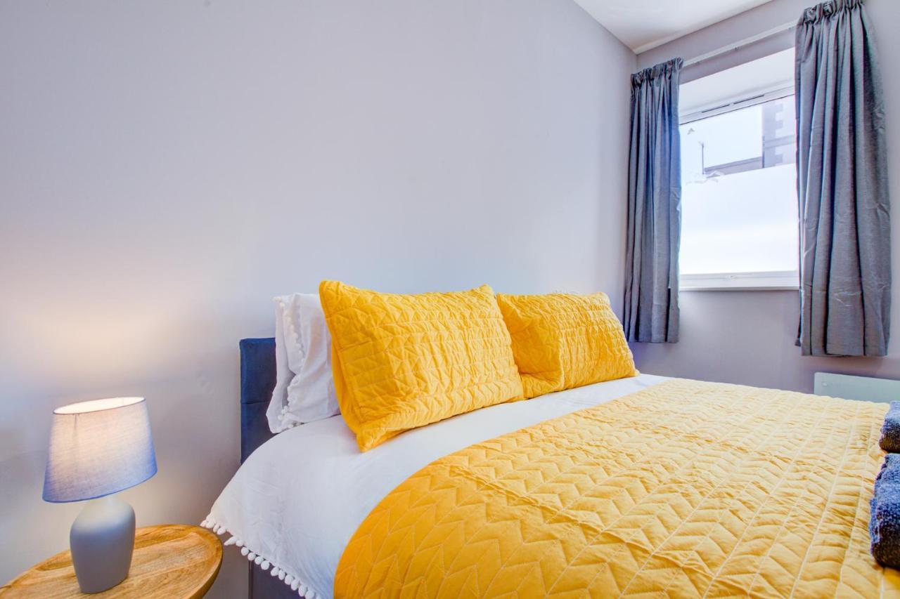 Spacious And Modern 1 Bed 1 Bath Apartment In The Heart Of Истбурн Экстерьер фото