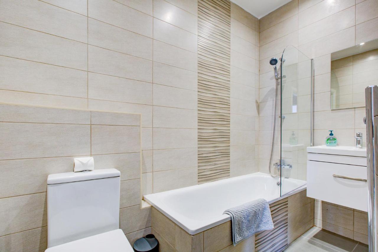 Spacious And Modern 1 Bed 1 Bath Apartment In The Heart Of Истбурн Экстерьер фото